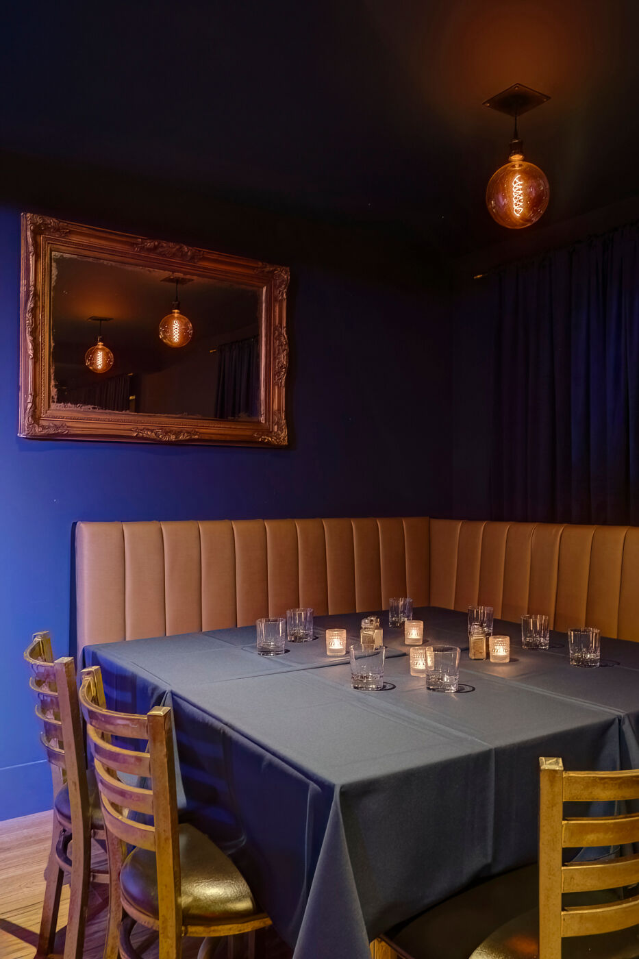 Banquette élégante de la Salle Point G